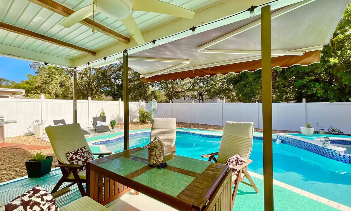 Tarpon Springs House | The Tarpon Sunset Retreat