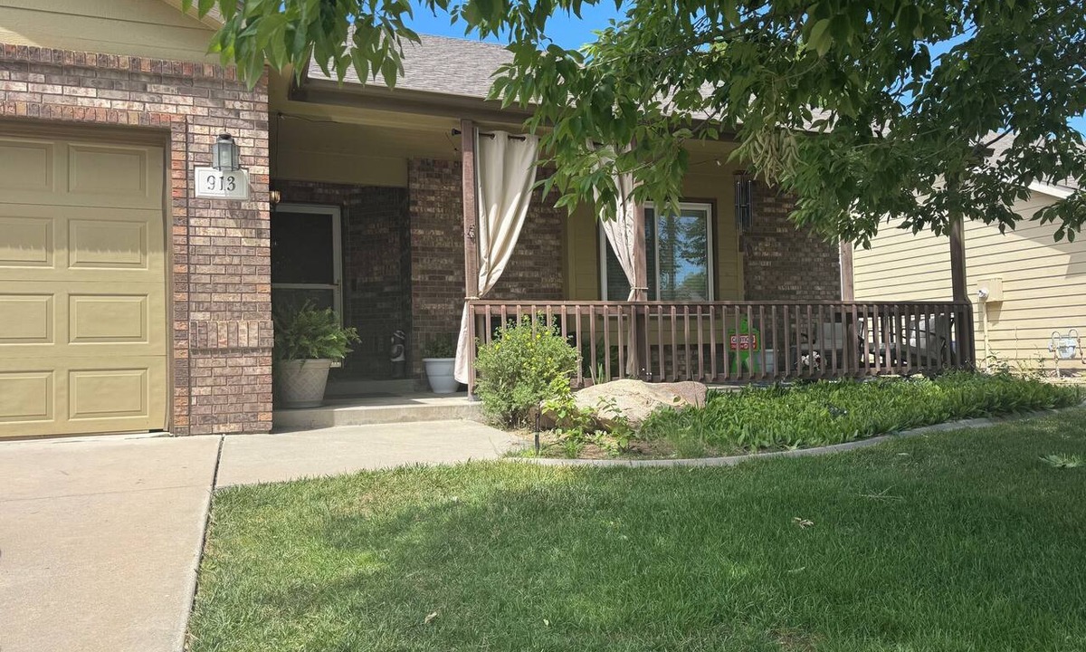 Johnstown House | The Ultimate Group Getaway/6 bedrooms and 4 bathrooms/Sleeps 11+/
