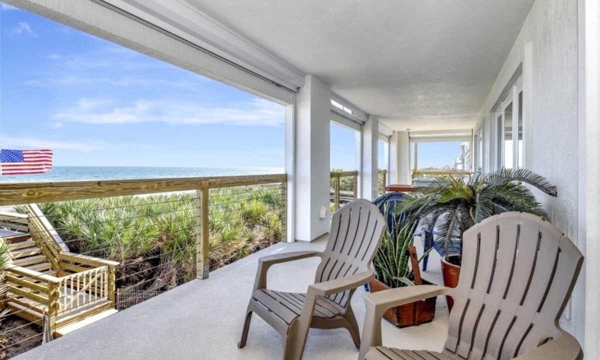 Painters Hill House | The White House On Flagler Beach - All 8 Bedroom Home