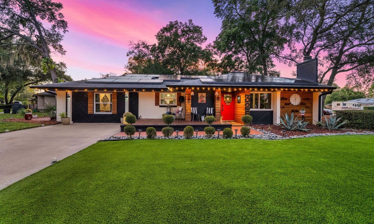 Wekiva Springs House | Themed 6BR Home! Prime Location! Very Spacious! Close to Disney and Universal!