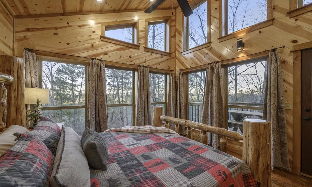 Almont Apartment | Three Bears Hideout Luxury Mountain Cabin Getaway for Families Groups