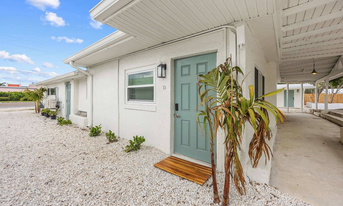 Parsuns To Cocoa Beach Apartment | Tidal Wave Oceanfront Hideaway