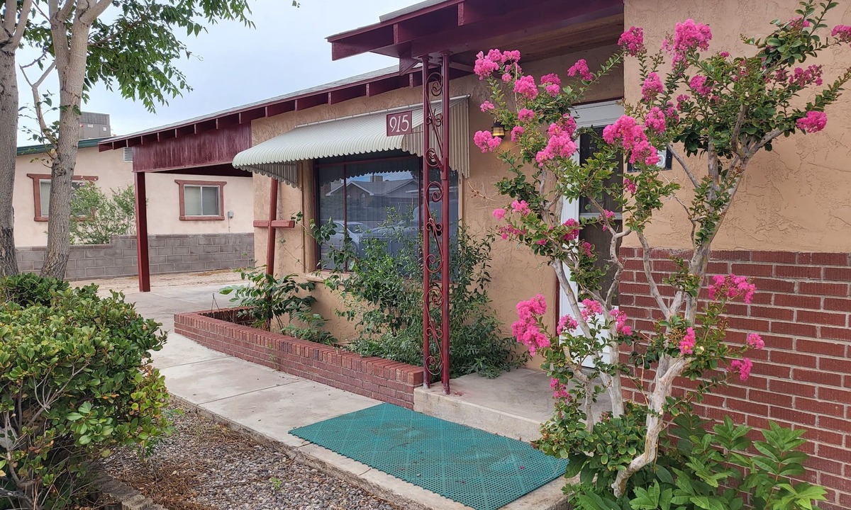 Truth or Consequences House | Top of the Hill Guest House - Cozy home near City Golf Course - Pet Friendly!