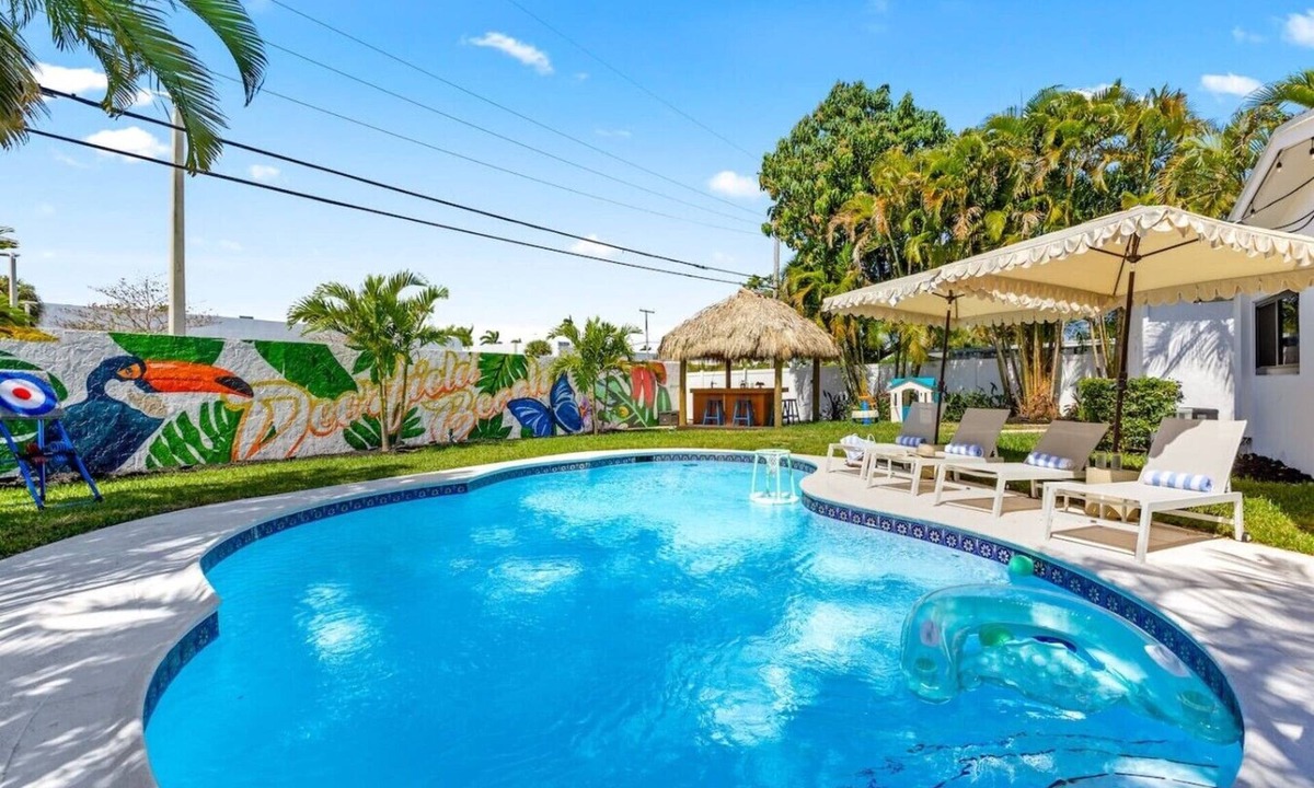 Lighthouse Point House | Toucan Tiki Retreat | Coastal Modern - Heated Pool