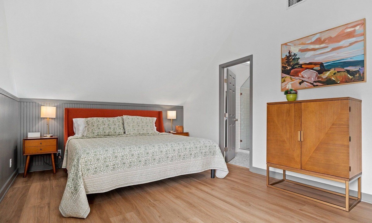 Fredericksburg Apartment | Town Creek Warren - Suite B | 1 Block from Main St.