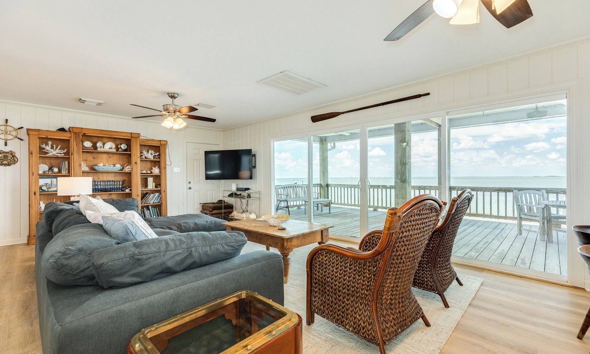 Sportsman Road House | Traditional Bayfront Fishing Camp w/Private T-head Pier + Outstanding Sunsets