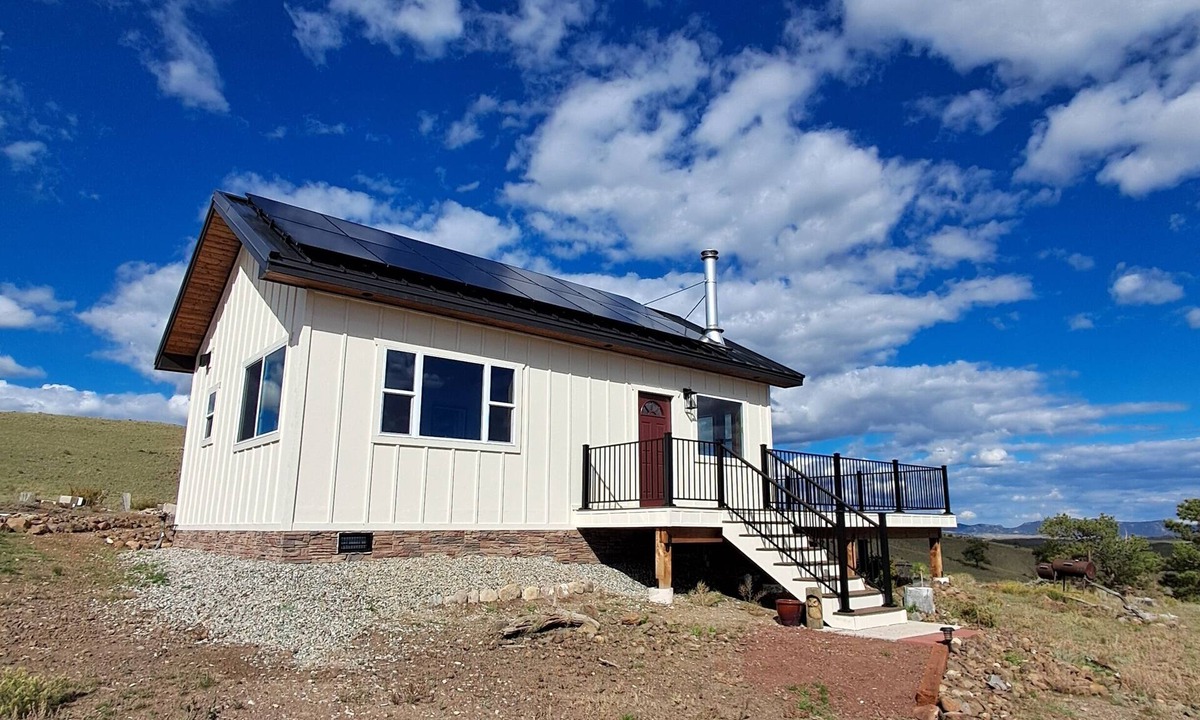 Hartsel Cabin | Tranquil 2-bedroom cabin, majestic view of Pikes Peak with free range Buffalo.