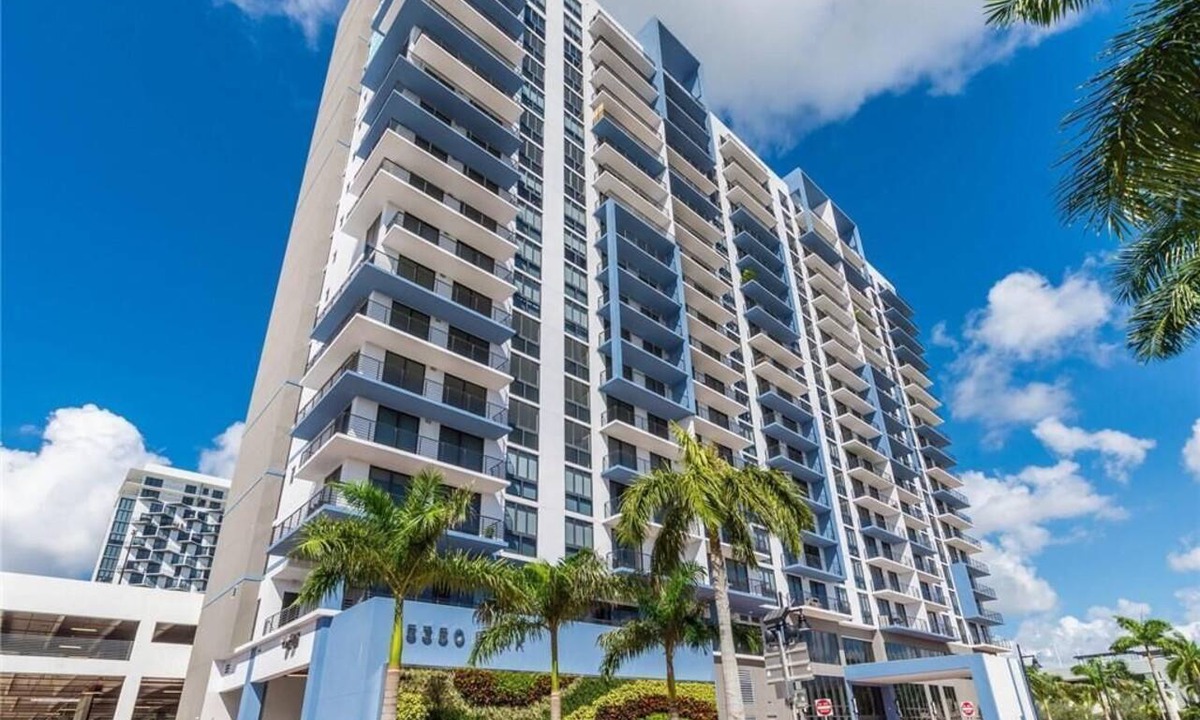 Doral Condo | Tranquil Doral Retreat: Spacious Gem