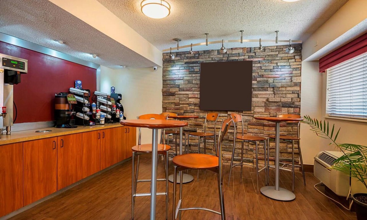 Las Colinas Hotel | Tranquil Rooms Near LEGOLAND, Sea Life Aquarium & Family Attractions | 2 Units