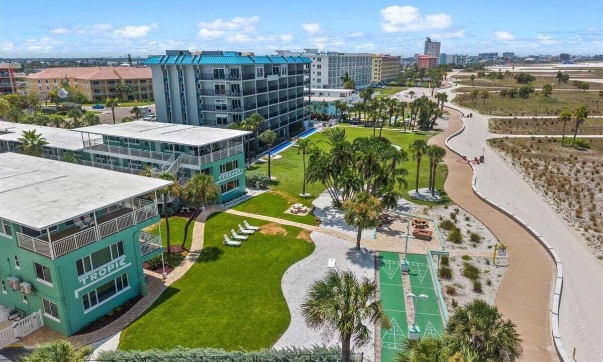 Treasure Island Condo | Treasure Island Getaway: 2-BR, Heated Pool, Shuffleboard & Direct Beach Access!