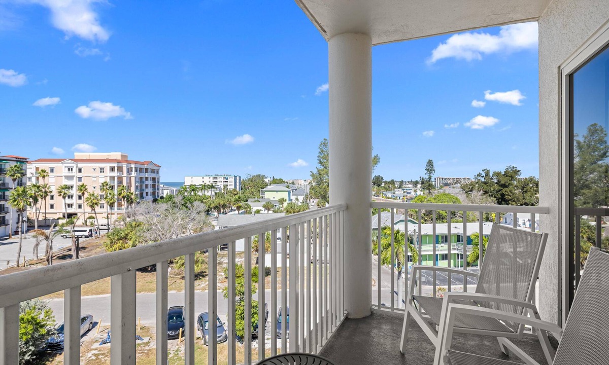 Treasure Island Condo | Treasure Island: 2BR Beach Escape