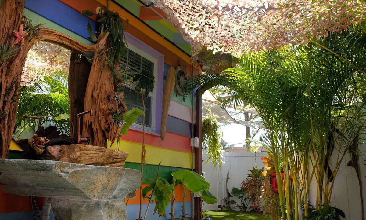 Siesta Key Village Cottage | Tropical Beach Cottage-Steps to the Beach-Short Walk to Siesta Key Village