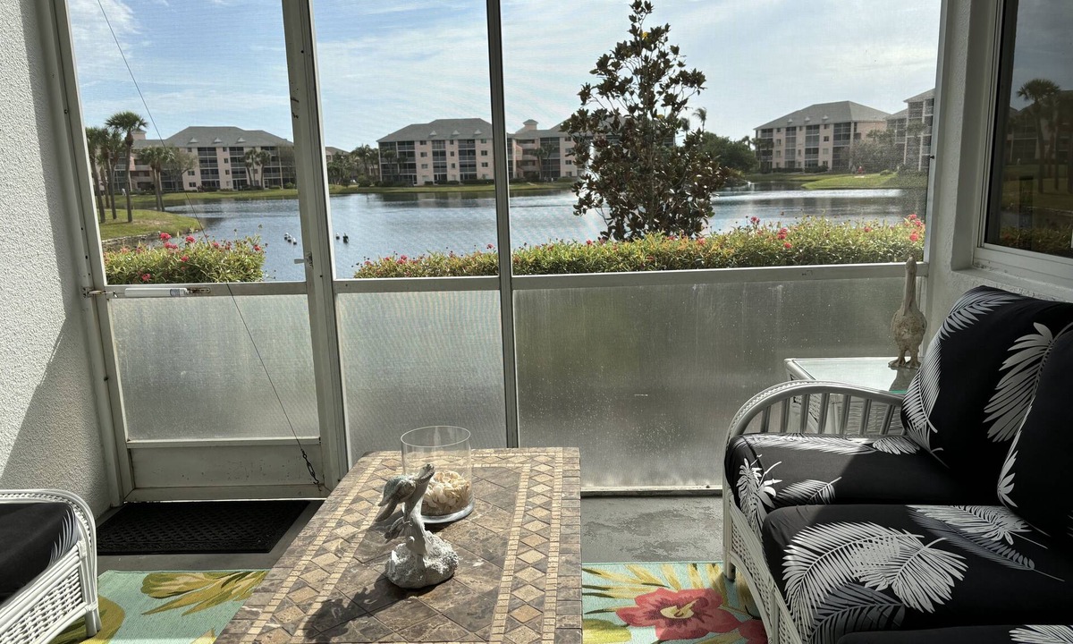 Jupiter Bay Condo | Tropical Breeze - Cozy retreat short walk to pool and beach
