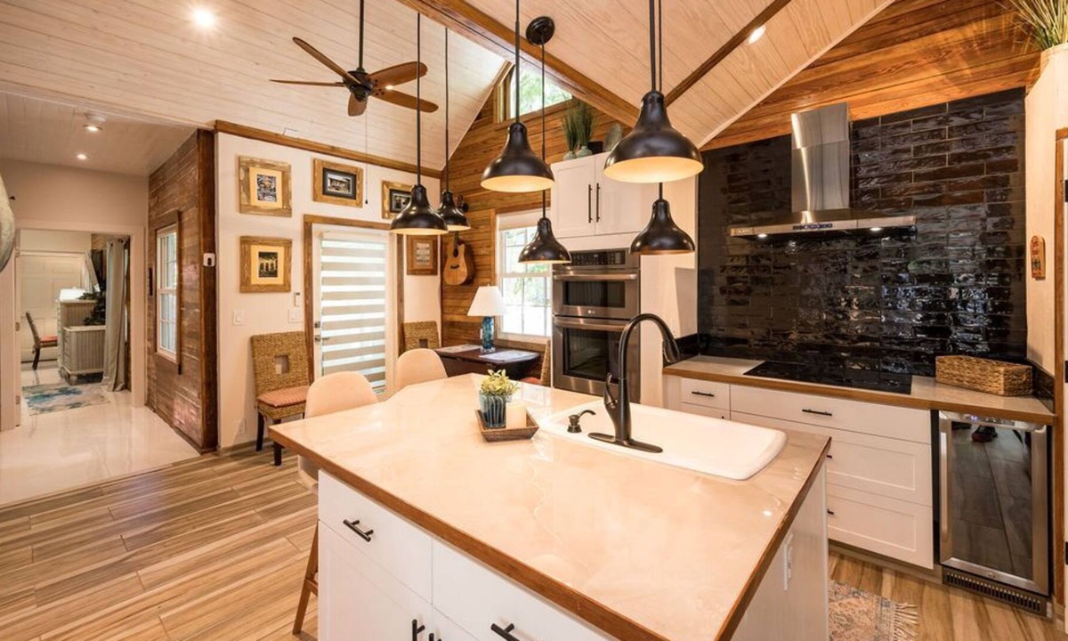 Old Town House | Tropical Breeze Villa - 2 Bedroom + Loft, 2.5 Bathroom HOT TUB OLD TOWN KW