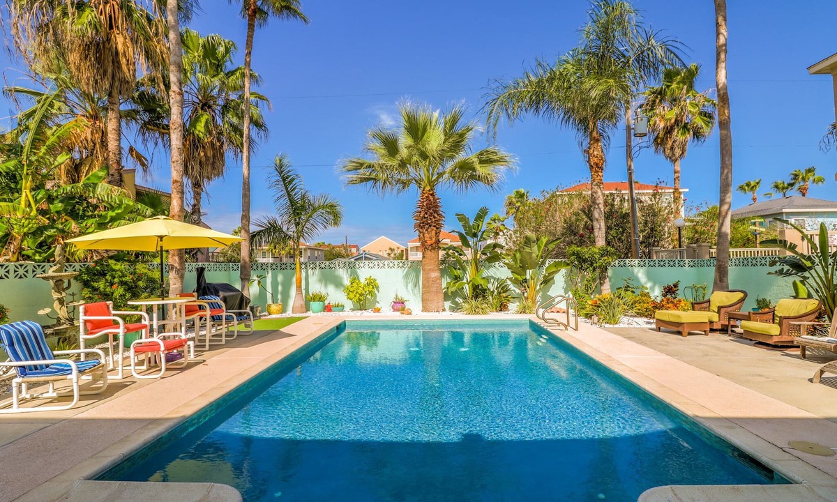 South Padre Island House | Tropical Dream: Book 7+ nights for 10% off your beachside bliss!