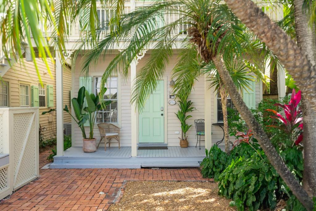 The Meadows Apartment | Tropical Heron Hideaway with Hot Tub, Pool