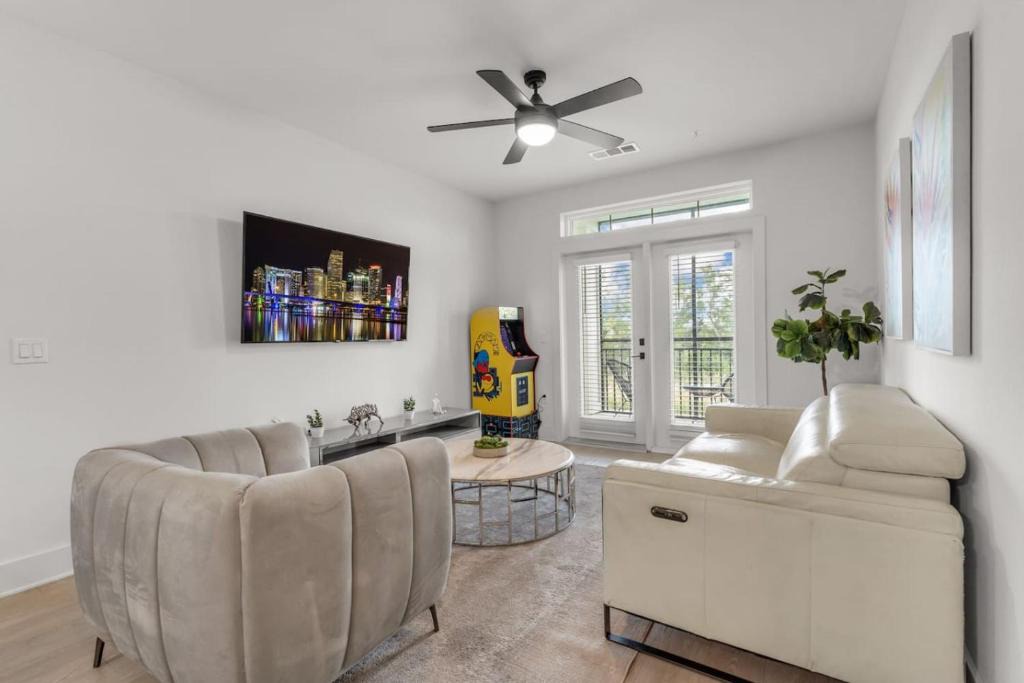 Ruskin Apartment | Tropical Hideaway Amazing 3 Bed Oasis with Pool