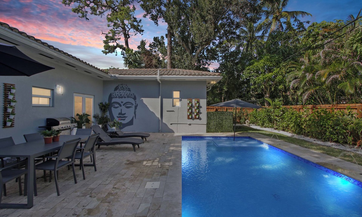 Shady Banks House | Tropical Oasis, Heated Pool, Near Las Olas Beach