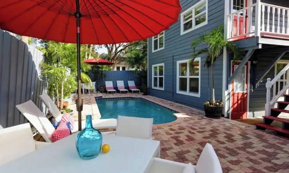 Grandview Heights Apartment | Tropical Relaxation In The Downtown Arts District🏳️‍🌈