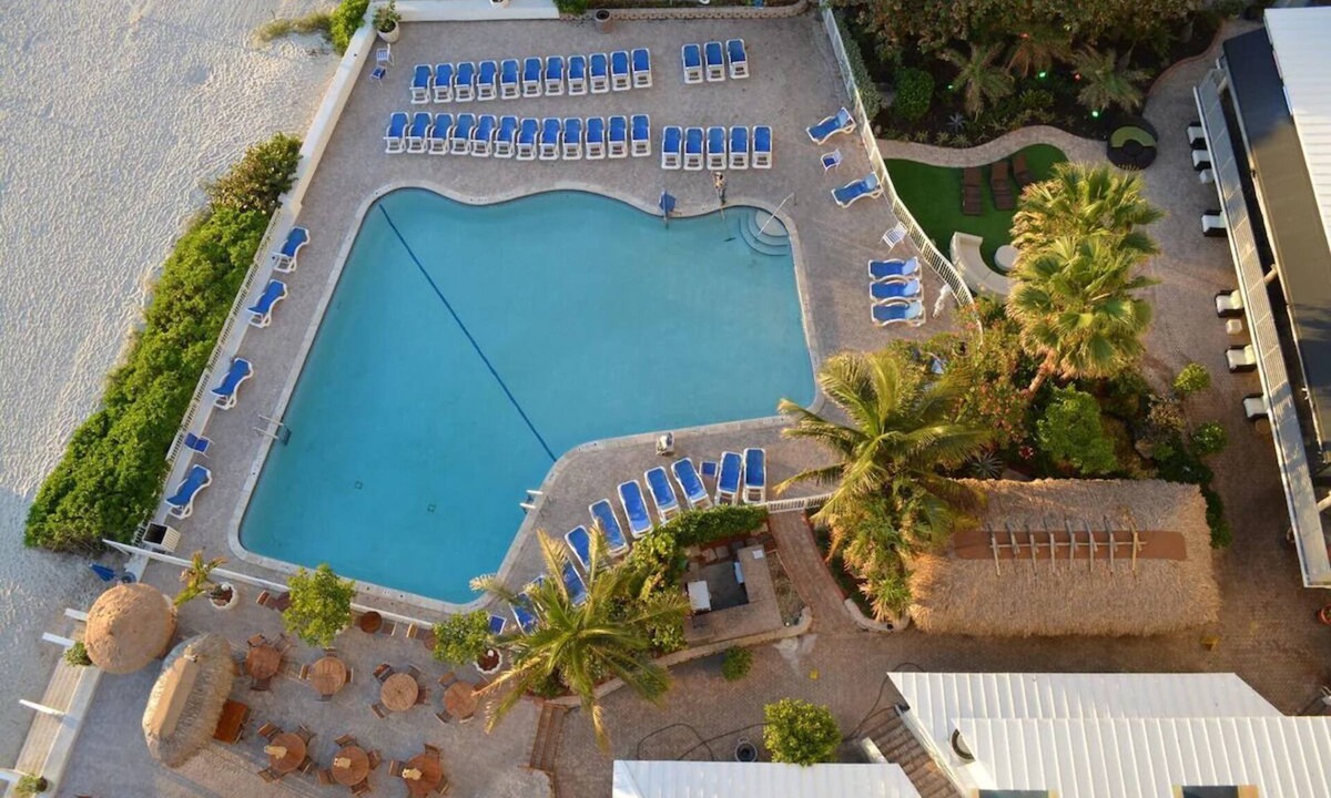 Galt Mile Resort | Tropical Retreat with Pool, Spa & Resort-Style Amenities