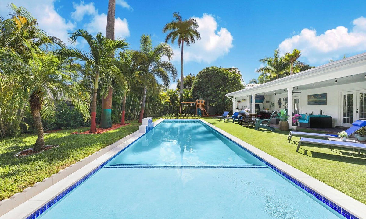 Riverland Village House | Tropical salt water pool home close to beaches,Hard Rock,Airport and Downtown!