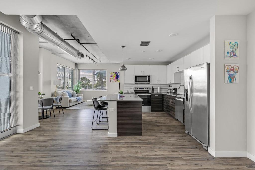 St. Petersburg Apartment | Tropicana Stadium 2 Bed In DWTWN With Free Parking