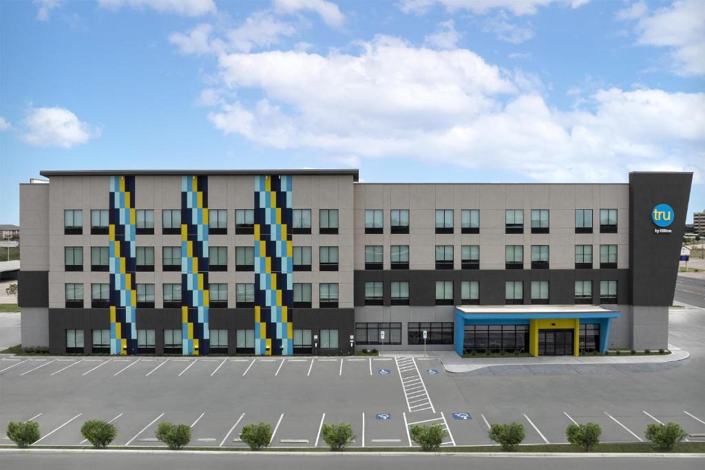 Midland Hotel | Tru By Hilton Midland East