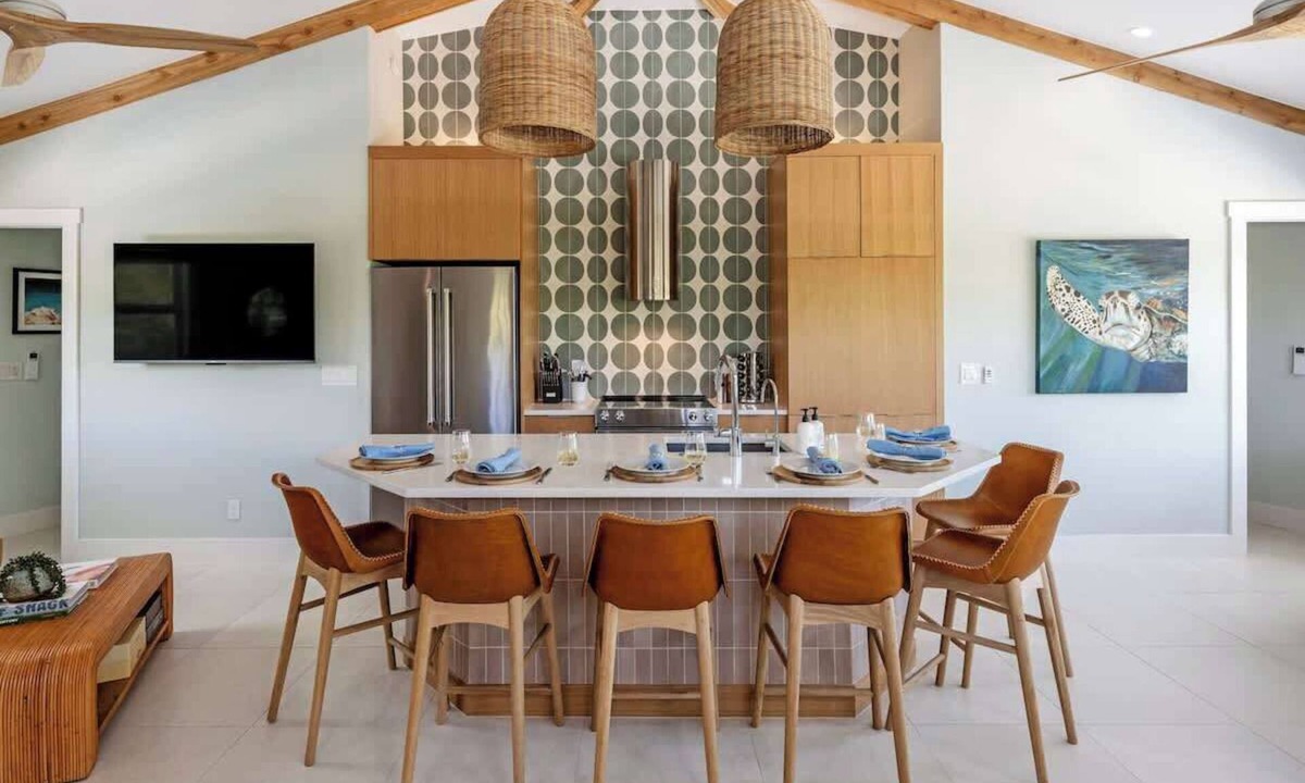 Jose's Hideaway House | Turtle Escape: Heated Pool, Golf Cart, Pickleball& Close to Beach