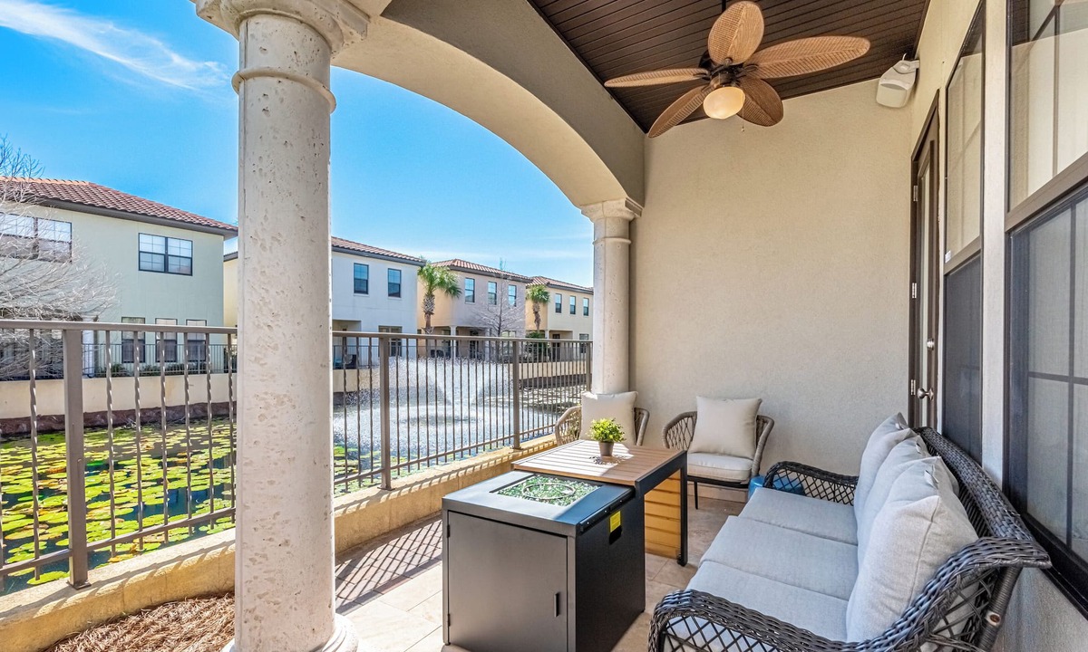 Villa Lago House | Two Golf Carts ~ Pet Friendly Resort House