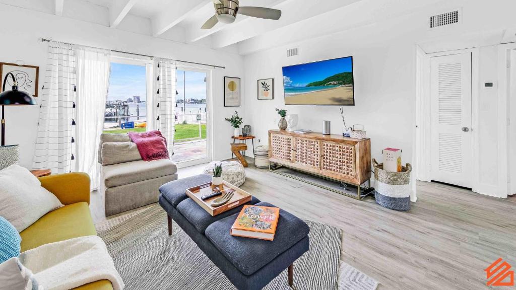 Fort Walton Beach Apartment | Ultimate Waterfront 2BR Condo on Okaloosa Island