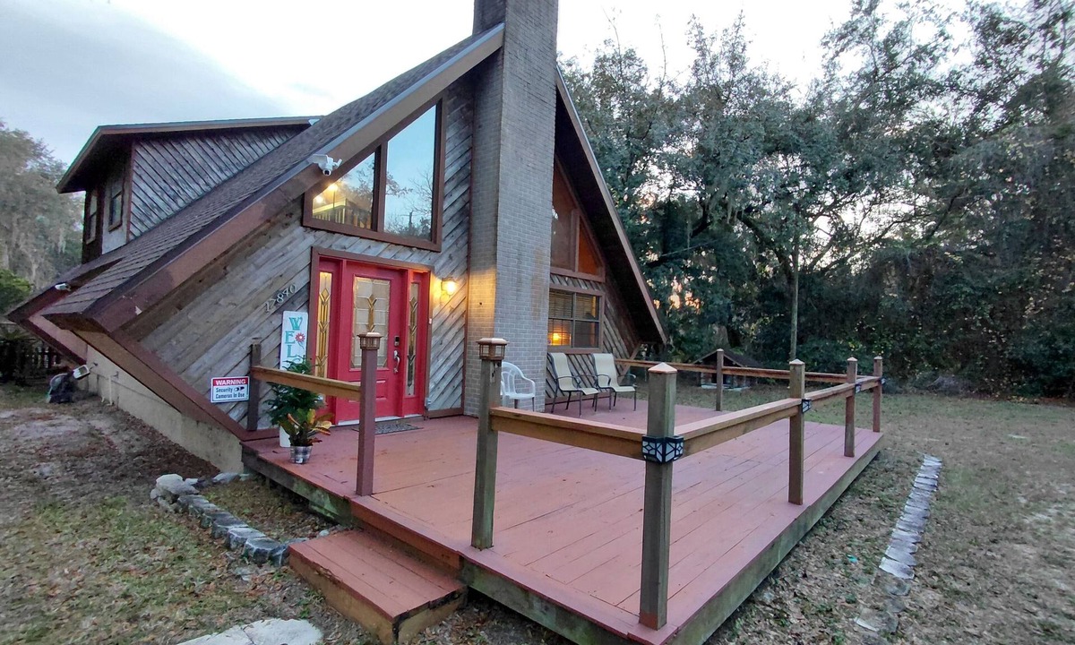 Silver Springs House | Unique A-Frame wloft, pool, & RV electric 17 min from Silver Springs State Park