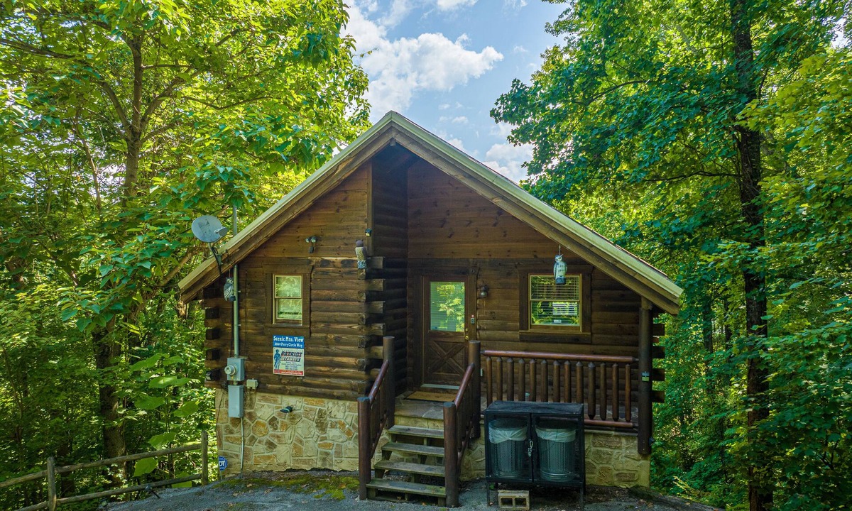 Smoky Mountains Cabin | Unique Studio-Style*Secluded*Hot Tub