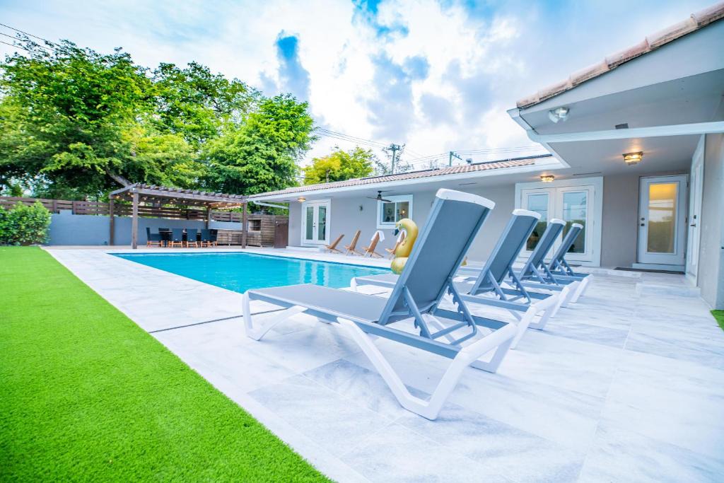 North Miami Beach Villa | Unique Villa with a Cabana, Arg Grill, Pool & Mini Golf