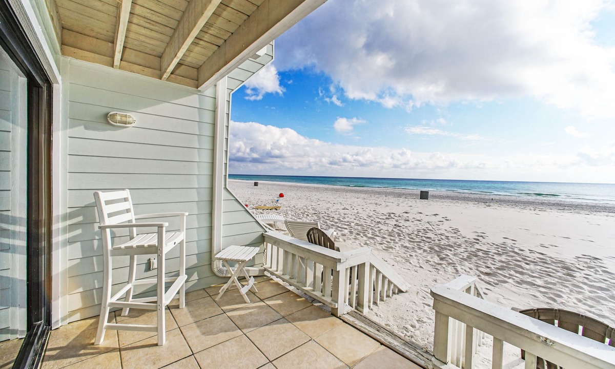 Sunnyside House | UNIT 117! SLEEPS UP TO 5!