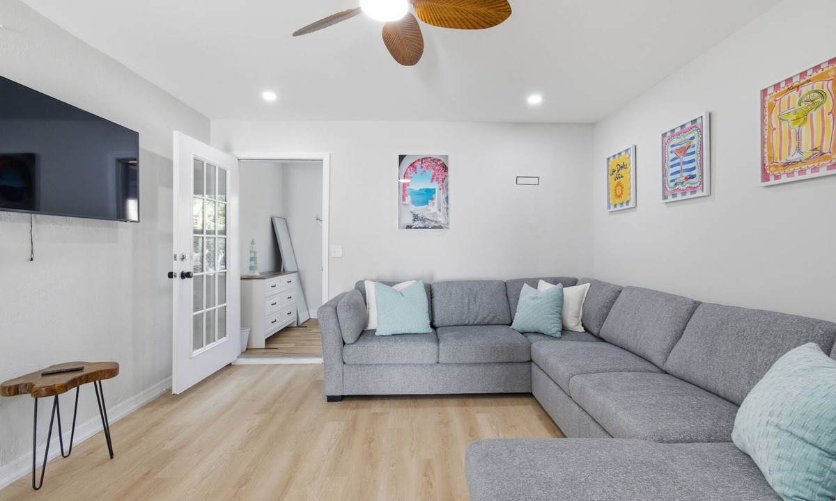 Naples Villa | Unit B Modern Retreat Few minutes Away 5th Ave, Beach and Old Naples .Lake View