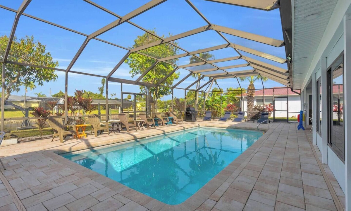 Yacht Club House | Unwind on Windsor: Yacht Club area Canal/Pool Home