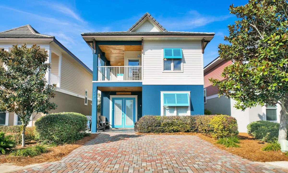 Villages of Crystal Beach House | Unwind w/Resort Style Pool & Beach Trolley