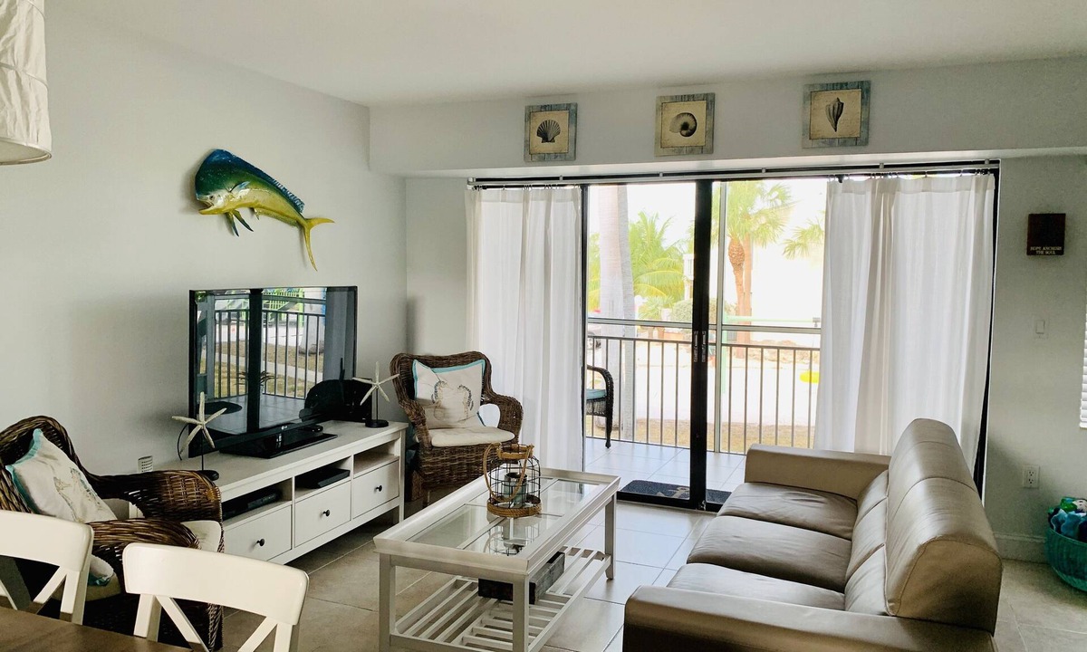 Key Largo House | Updated Key Largo Townhome Pool Saltwater Lagoon Beach Oceanfront Access