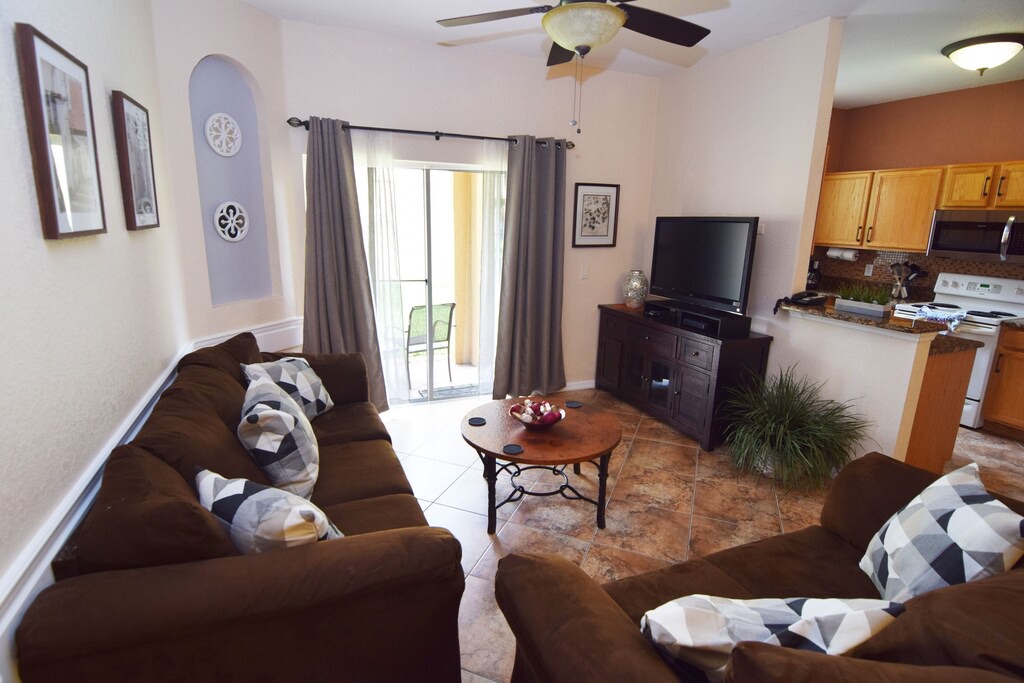 Regal Palms House | Upgraded 4 bed/3 bath townhome, sleeps 8, Regal Palms Resort, Disney 10 miles!