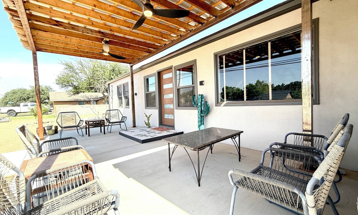 Midland House | URBAN COWBOY OLD MIDLAND FULL REMODEL