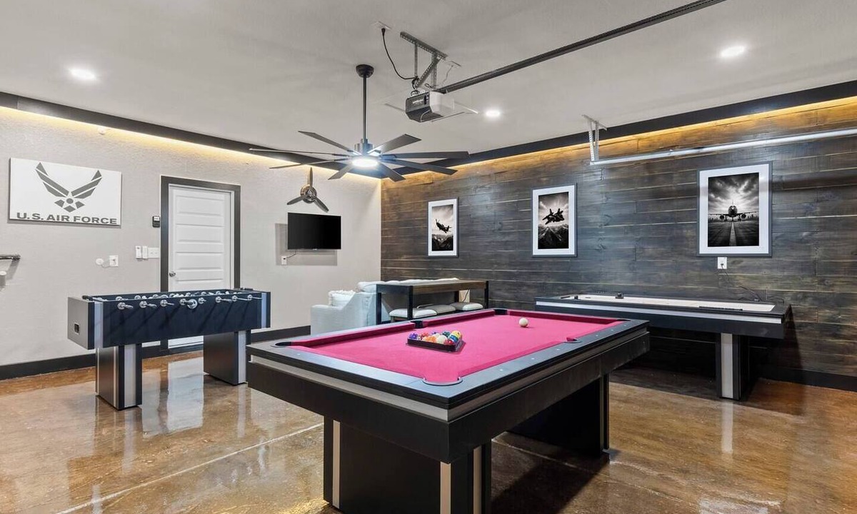 Converse House | USAF themed near Randolph Brooks AFB w/Game Room