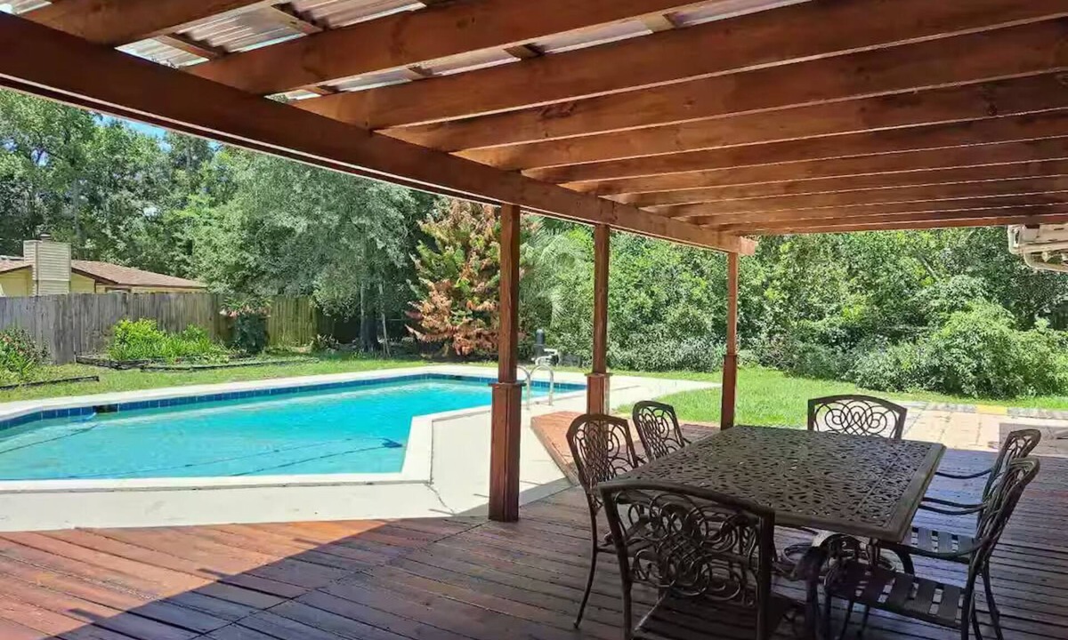 Gainesville House | Vacation home, Pool, Gazebo, yard. Entire home in Gainesville, Florida