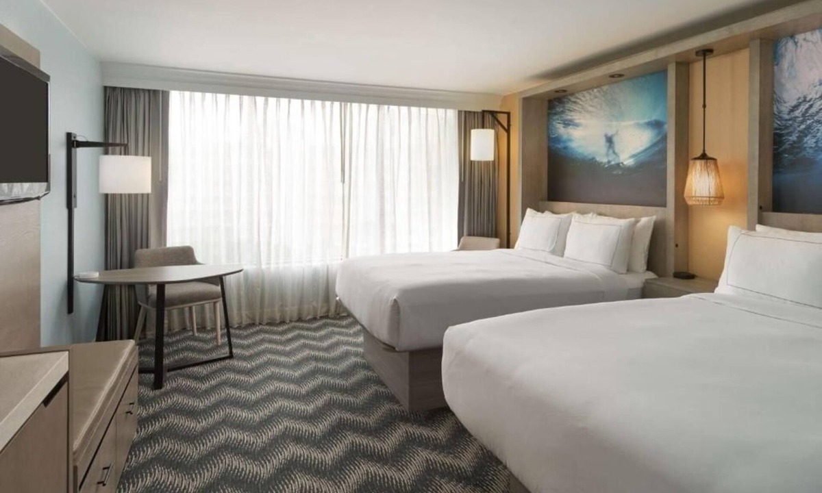 Cocoa Beach Hotel | Vacation in Cocoa Beach | 3 Units | Steps to Beach, Heated Outdoor Pool