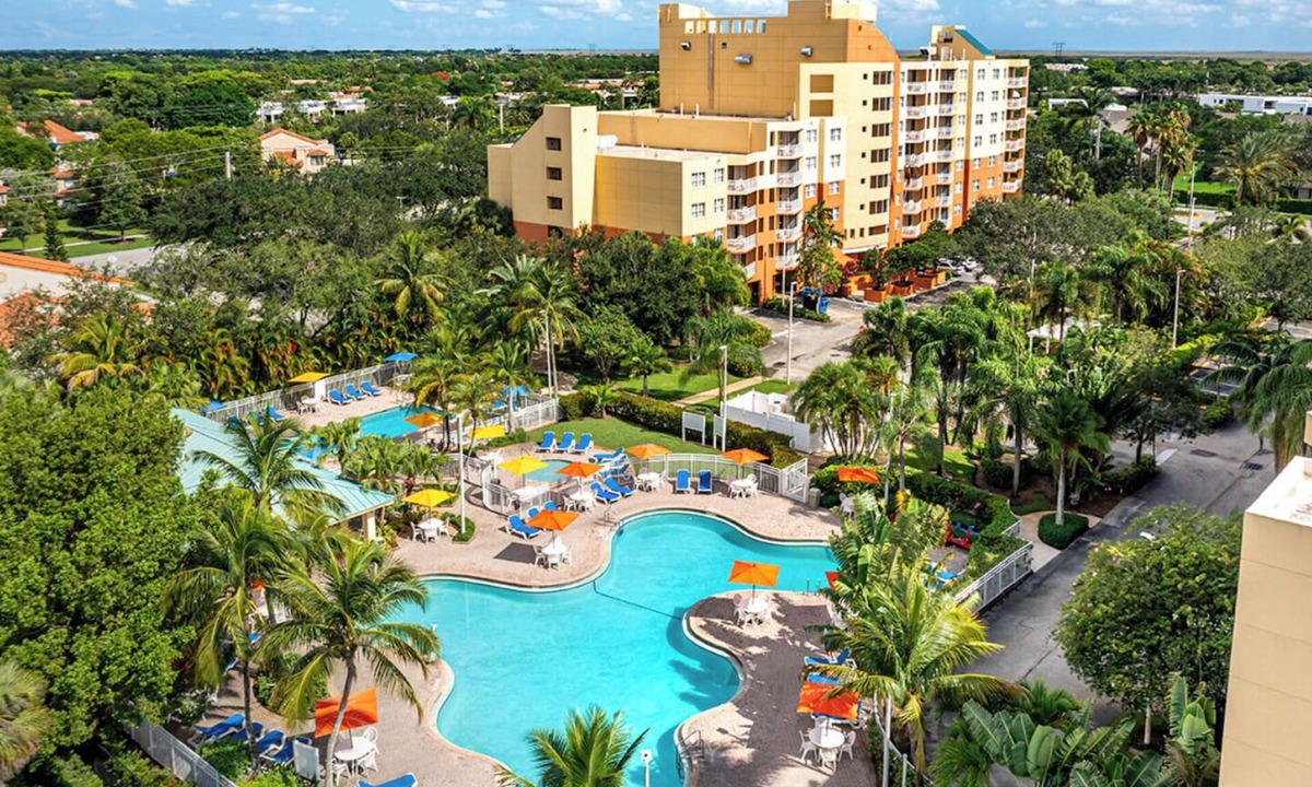 Weston Condo | Vacation Village at Bonaventure Studio Unit Saturday Check-In