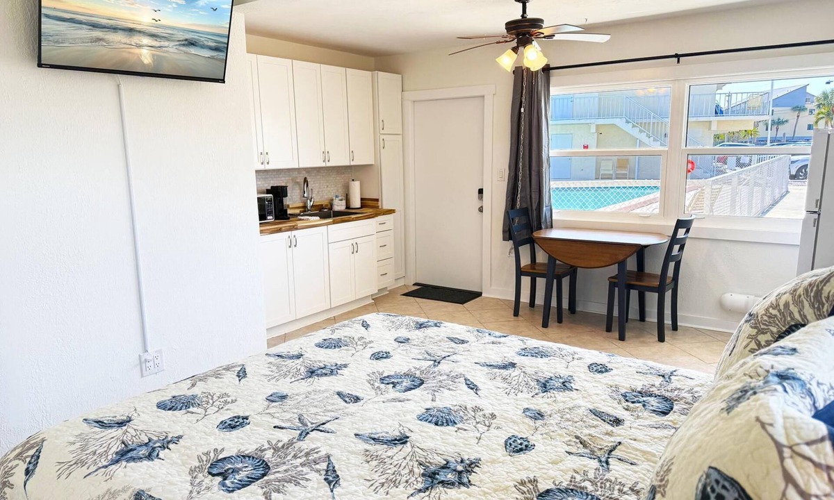 Golden Beach Apartment | Venice Villas Studio – Walk-Out Poolside