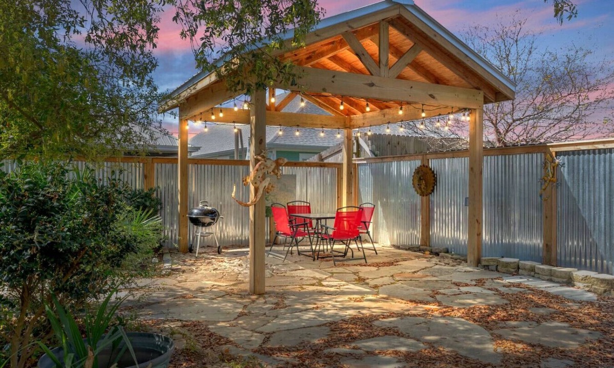 Riviera Beach House | Vera’s Belle Sirene ~ Cozy Pet-Friendly Cottage Near PCB Sands