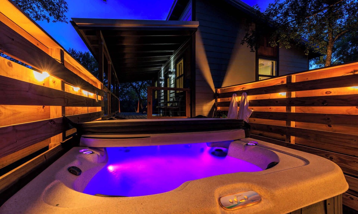 Fredericksburg Cottage | Verbena Waterfront With Hot Tub