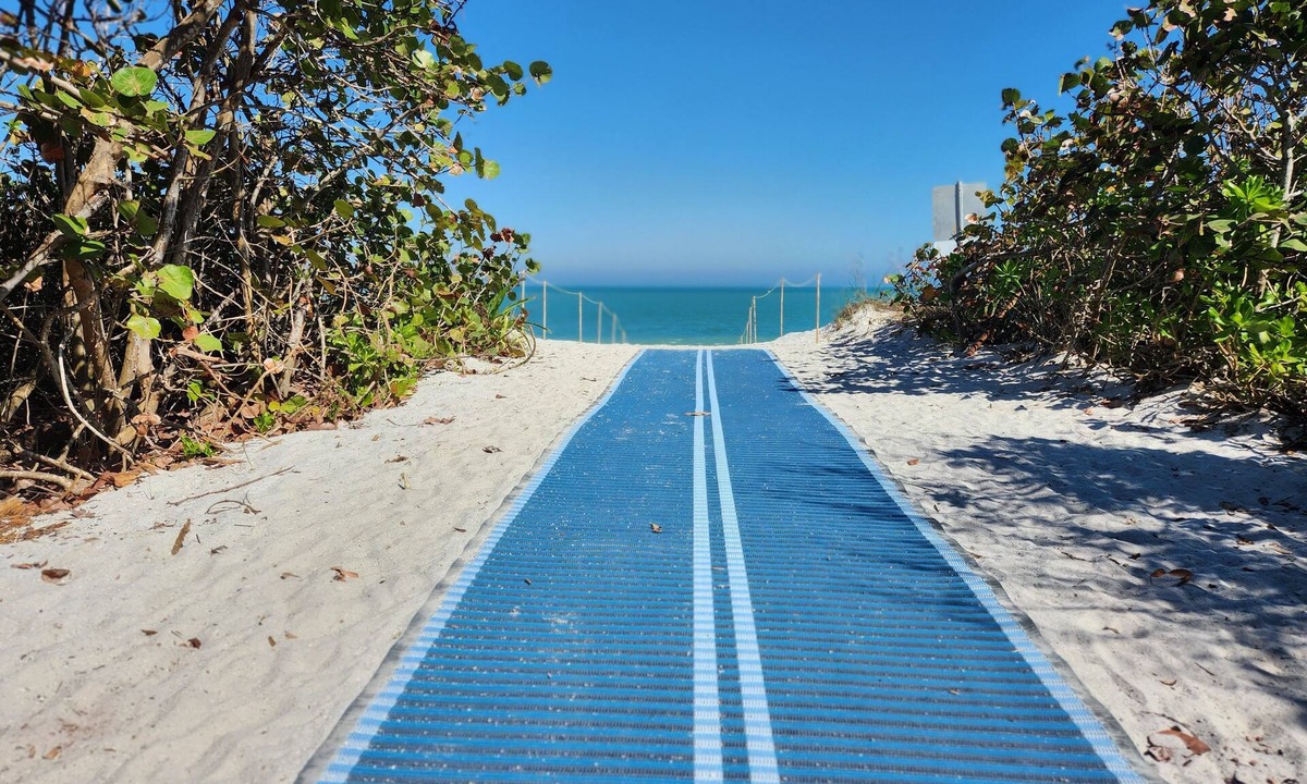 Silver Shores House | Vero Beach Riverfront Private Home! Hot Tub, Bike to Beach, Kayaking, SUP