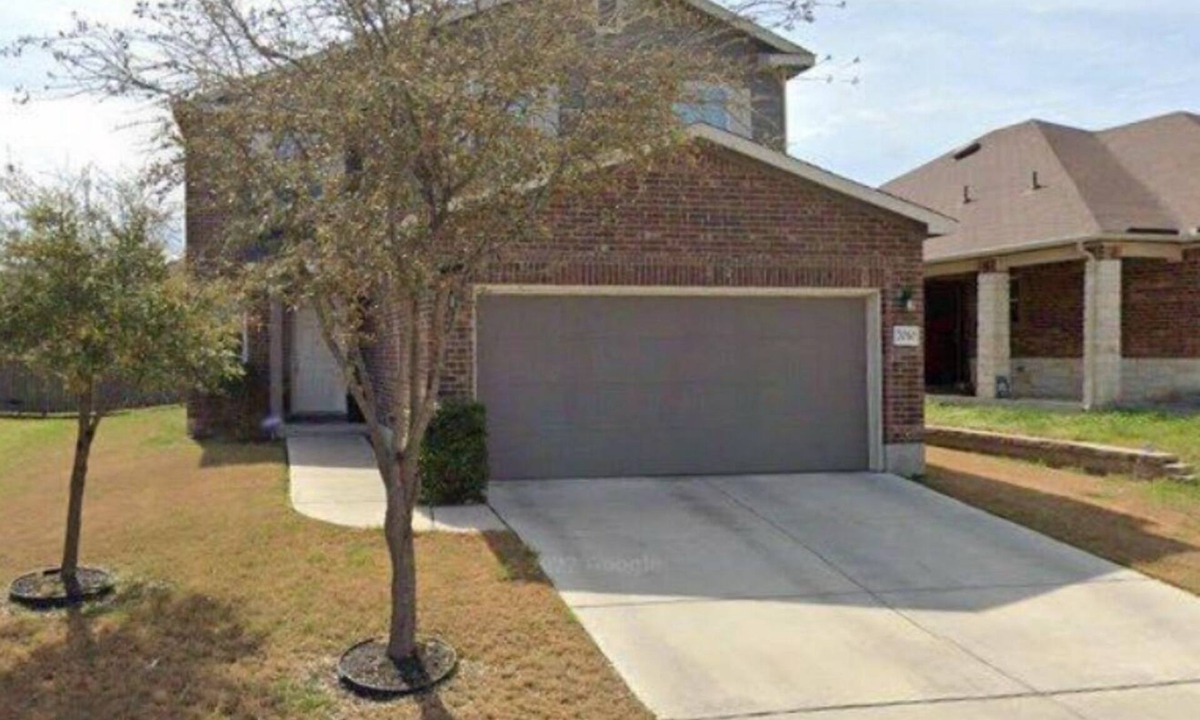 Southside House | Veteran owned/operate Spacious 4-bedroom house close to Lackland and Sea World.