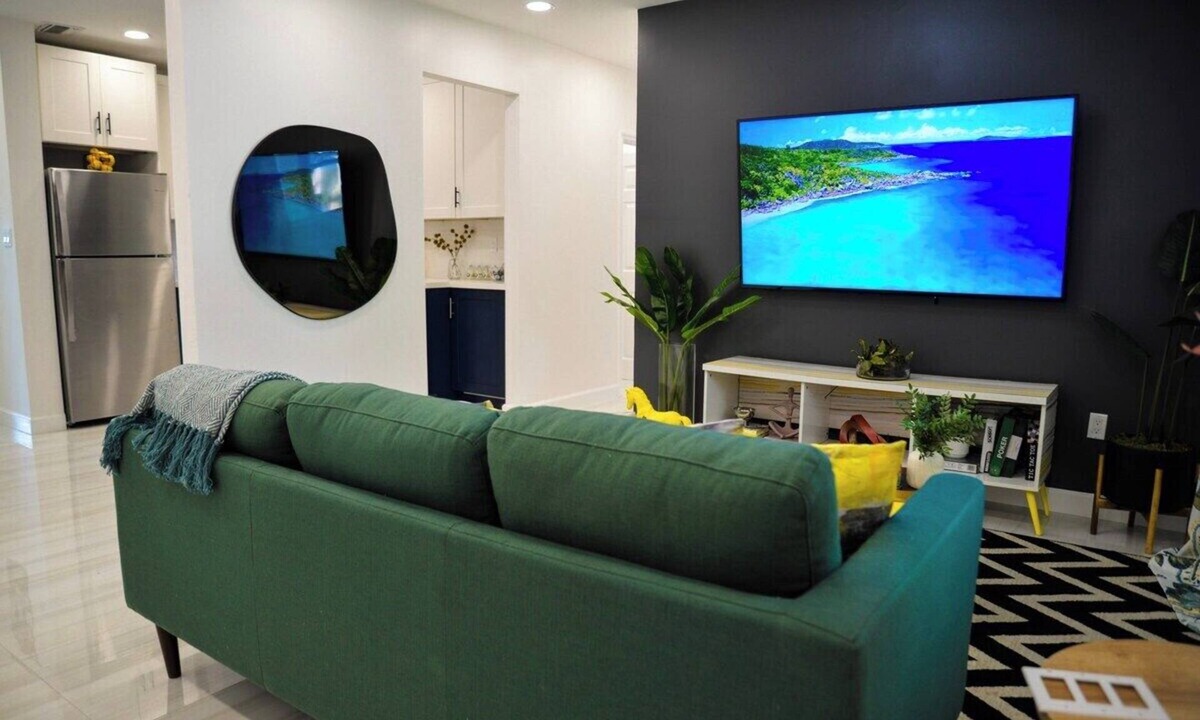 Little Haiti House | Vibrant 4bd/2ba Miami Home with WiFi, AC & POOL